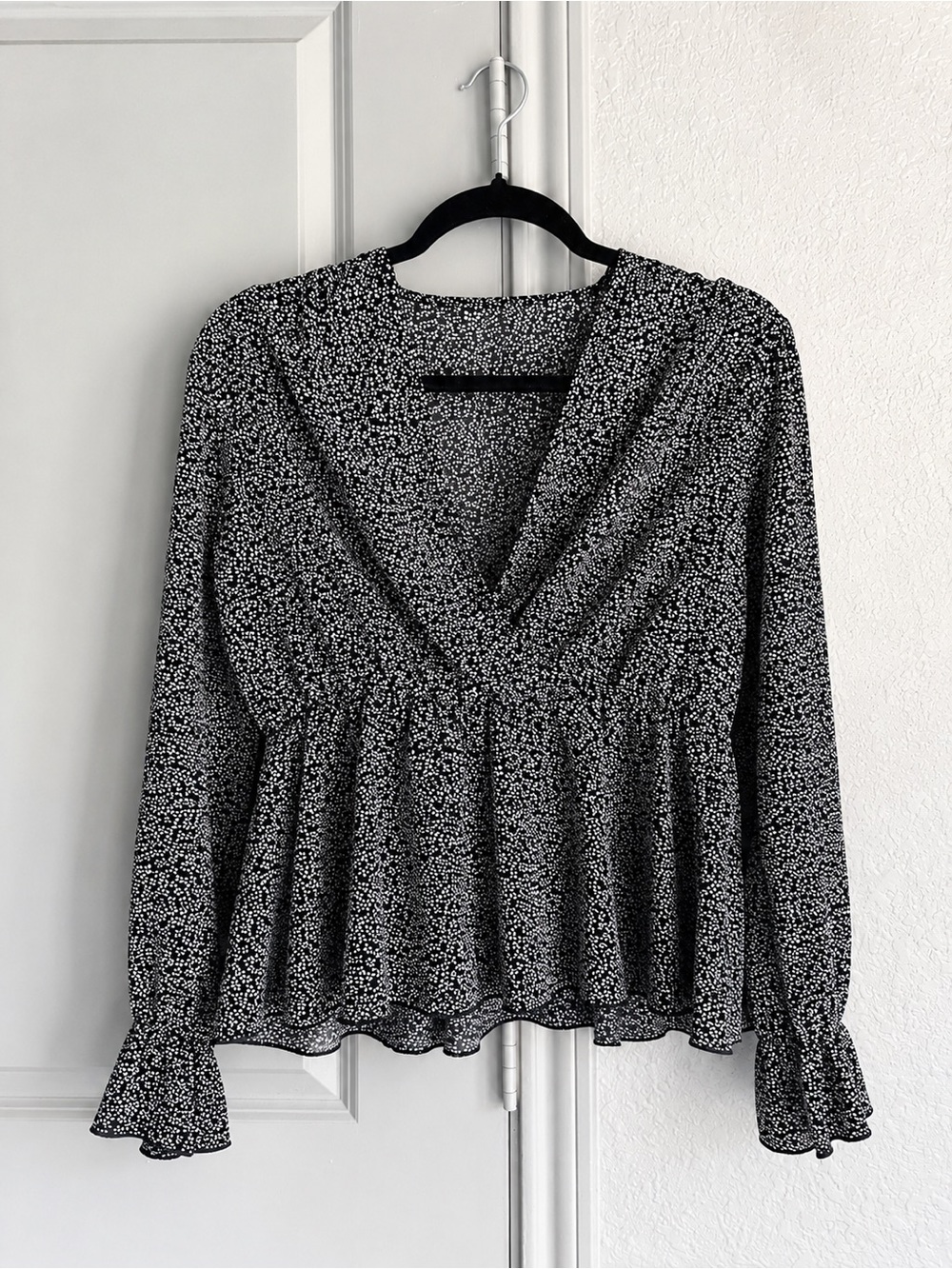 Black & White Ditsy Floral Peplum Blouse from SHEIN 🤍🖤